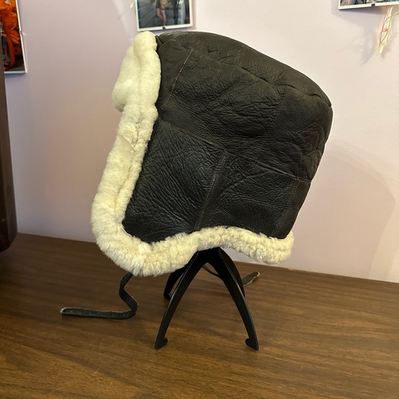 Shearling Trapper Cap - Picture 3 of 3